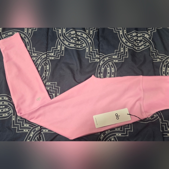 Alo Yoga High-Waist Airlift Leggings – Candy Heart Pink – Size M – NWT - Picture 2 of 6